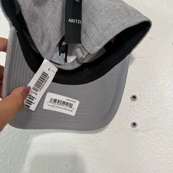 NWT New Era x Aritzia 9TWENTY Hat Grey / H Chrome - Picture 5 of 7